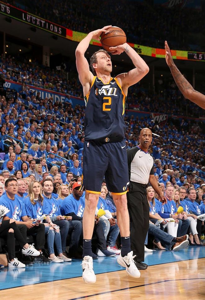 包含皇家马德里冲击纪录窗口期犹他爵士调整名单以备国王杯，网友：风云突变瓦伦西亚集结日队长鼓劲的词条